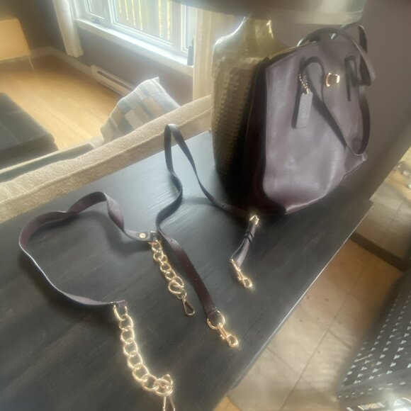 👜 Coach Turnlock Charlie Carryall – Elegant, Roomy & Timeless! 👜 - Picture 9 of 11